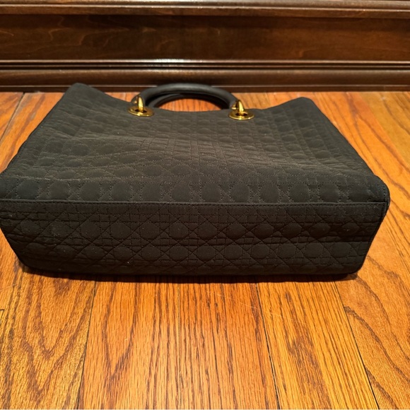 BARELY WORN
Christian Dior Bag WITH Charm 
100% Authentic - Picture 6 of 7